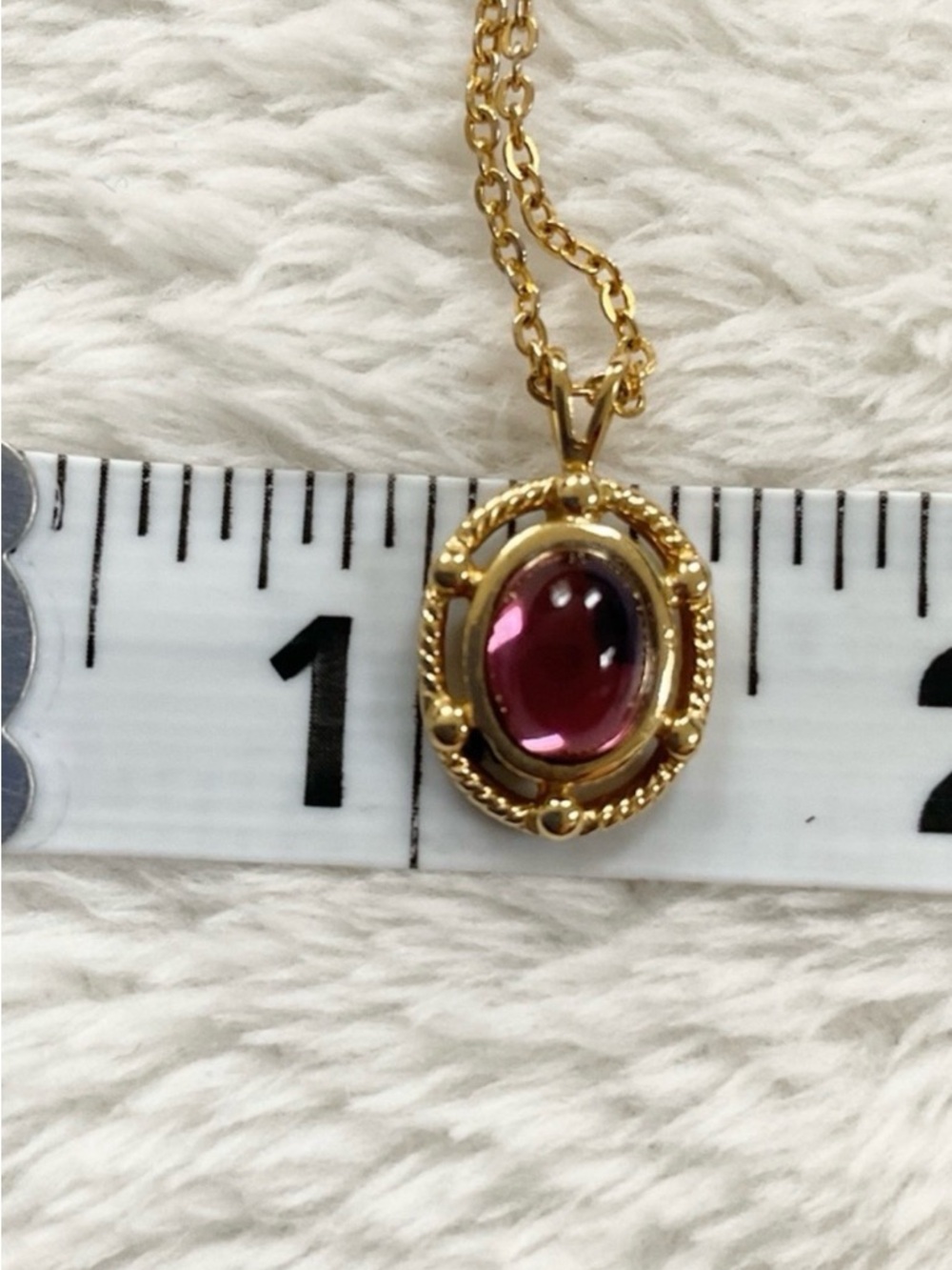 Vintage Trifari Cranberry Red Glass Cabochon Pendant Necklace Gold Tone - Picture 10 of 11
